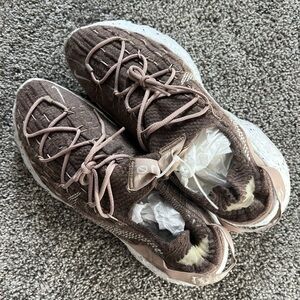 Nike Space Hoppie Brown Knit Sneakers